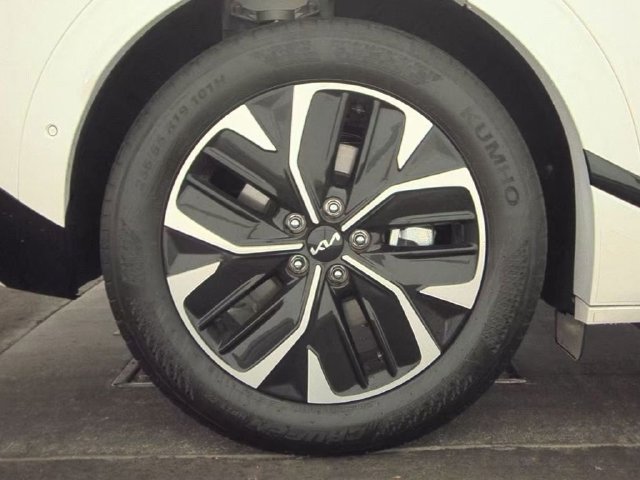 Used 2024 Kia EV6 GT-Line RWD image 13