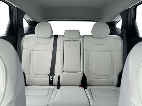Used 2025 Hyundai Tucson SE image 16