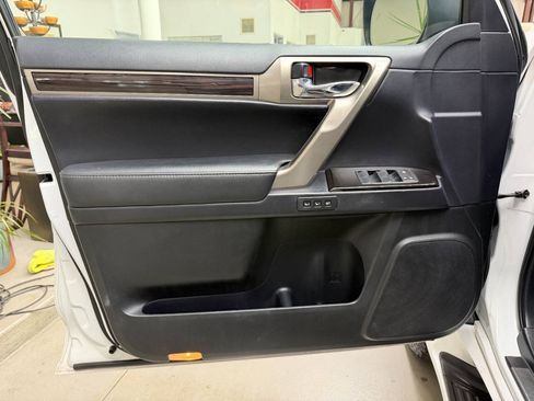 Used 2016 Lexus GX 460 w/ Comfort Package AWD/4WD image 9