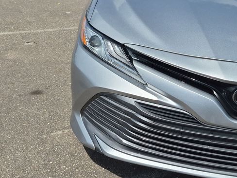Used 2020 Toyota Camry XLE FWD image 10