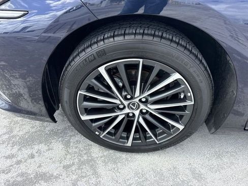 Certified 2025 Lexus ES 300h w/ Premium Package FWD image 10