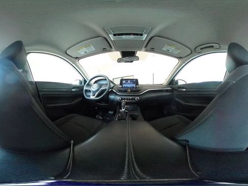 Used 2025 Nissan Altima 2.5 SV FWD image 42