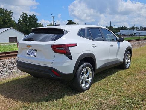 New 2026 Chevrolet Trax LS w/ LS Convenience Package FWD image 38
