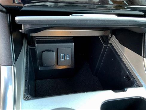 Used 2023 Ford Explorer Limited image 18