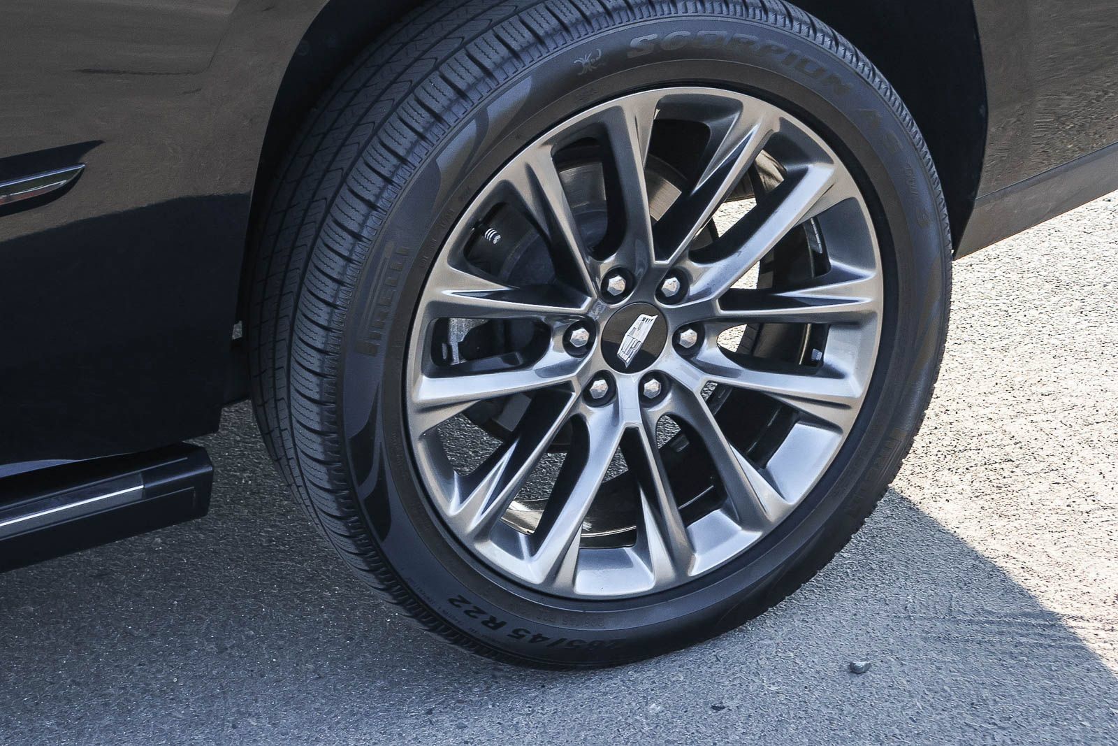 Used 2019 Cadillac Escalade Premium Luxury w/ Escalade Sport Edition AWD/4WD image 10