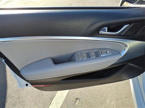 Used 2023 Genesis G70 2.0T image 13