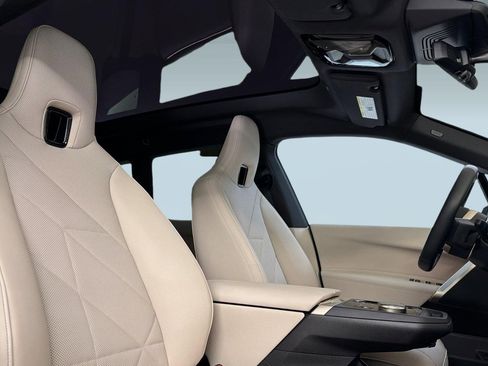Certified 2026 BMW iX xDrive60 AWD/4WD image 32