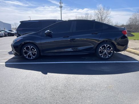 Used 2019 Chevrolet Cruze LT w/ RS Package image 2