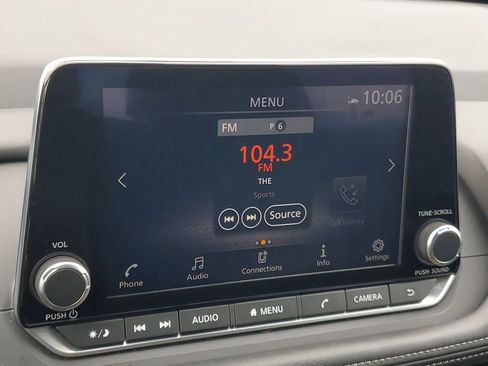 Used 2025 Nissan Rogue SV FWD image 20