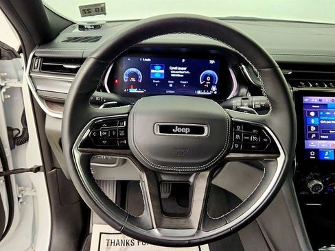 Used 2022 Jeep Grand Cherokee Overland w/ Luxury Tech Group IV AWD/4WD image 14