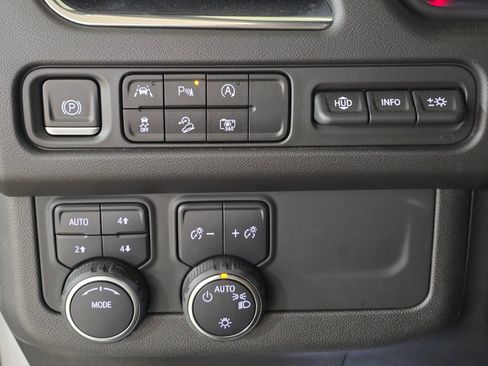 Used 2023 Chevrolet Tahoe Premier AWD/4WD image 34