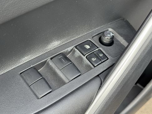 Used 2023 Toyota Corolla Cross XLE w/ Convenience Package image 24