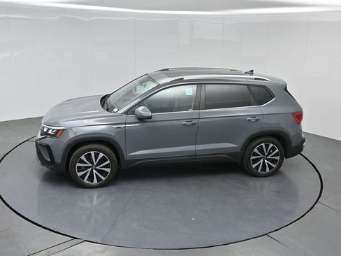 Used 2023 Volkswagen Taos SE w/ Panoramic Sunroof Package AWD/4WD image 43