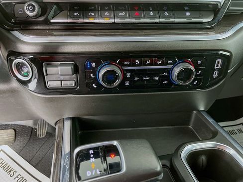 Used 2022 Chevrolet Silverado 1500 LTZ w/ Z71 Off-Road Package AWD/4WD image 22