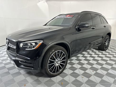 Used 2022 Mercedes-Benz GLC 300 w/ AMG Line image 4