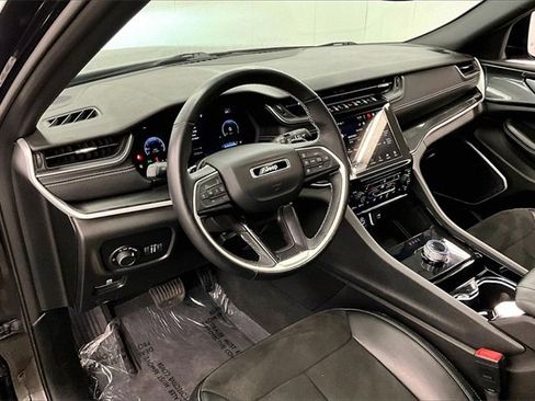 Used 2022 Jeep Grand Cherokee Altitude image 12