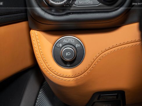 Used 2019 Ferrari Portofino image 29