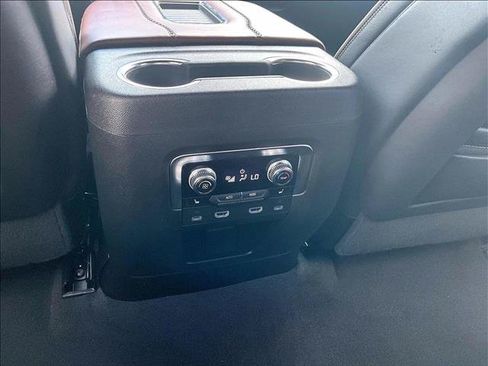 Used 2024 GMC Yukon XL Denali Ultimate AWD/4WD image 25