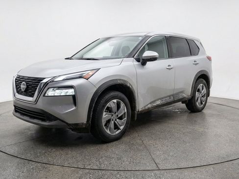 Used 2025 Nissan Rogue SV FWD image 3