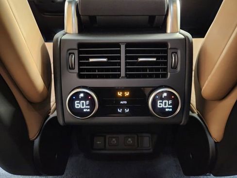 New 2026 Land Rover Discovery Limited Edition image 30