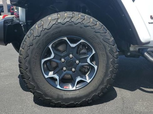 Used 2023 Jeep Wrangler Unlimited Rubicon w/ LED Lighting Group AWD/4WD image 7