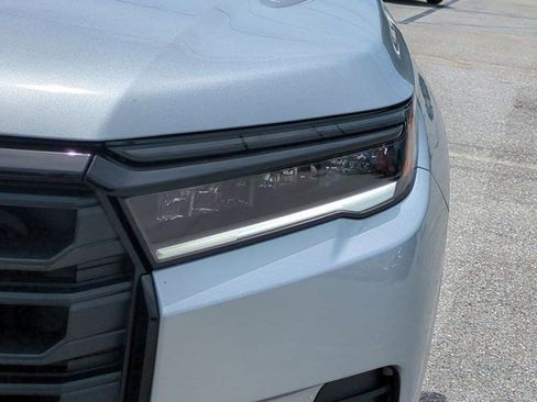 New 2026 Honda Pilot Sport image 9
