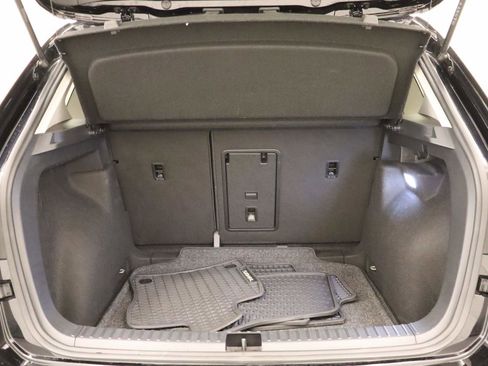 Used 2025 Volkswagen Taos SE FWD image 19
