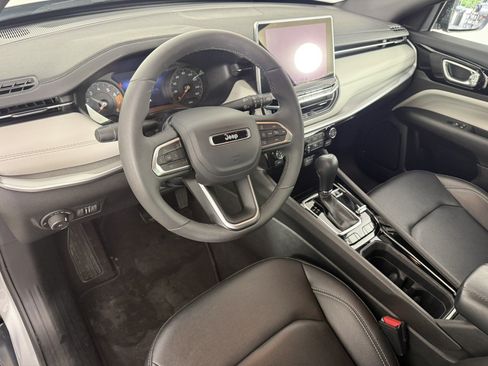 Used 2025 Jeep Compass Limited AWD/4WD image 15