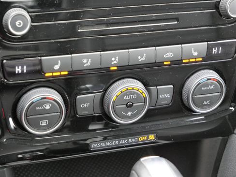 Certified 2020 Volkswagen Passat 2.0T SE image 24