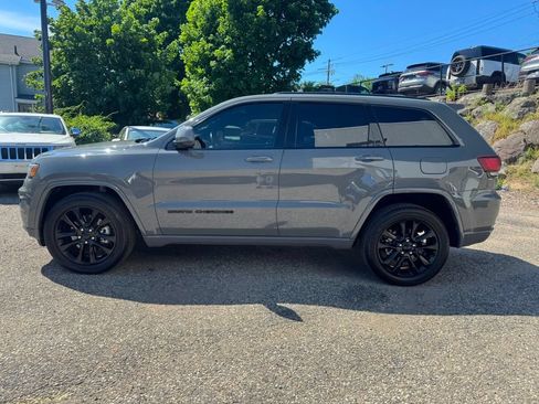 Used 2021 Jeep Grand Cherokee Laredo X AWD/4WD image 3
