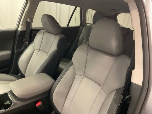 Used 2025 Subaru Outback Limited AWD/4WD image 10