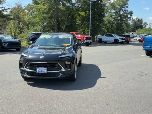 Used 2024 Buick Encore GX Preferred FWD image 3