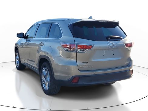 Used 2016 Toyota Highlander Limited Platinum image 3