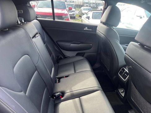 Used 2020 Kia Sportage S image 9