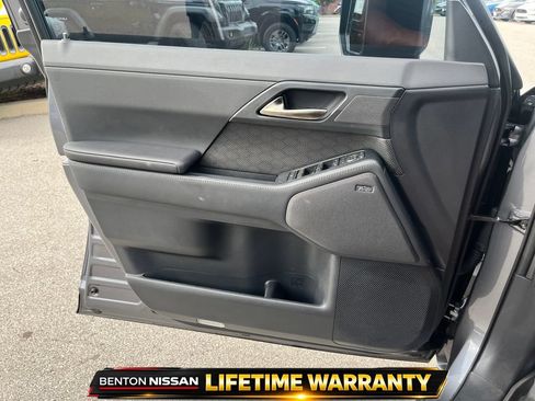 Used 2025 Lexus GX 550 w/ Accessory Package (2T) AWD/4WD image 12