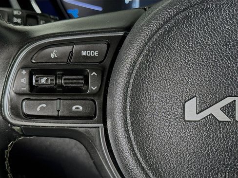 Used 2022 Kia Niro Touring Special Edition FWD image 11