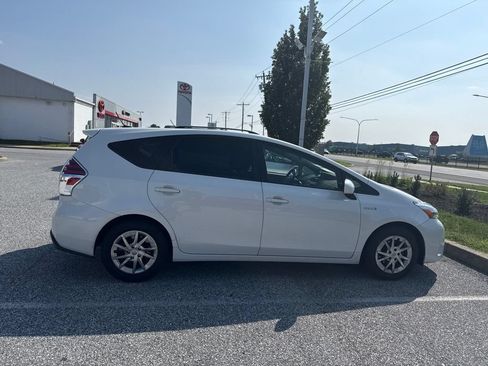 Used 2015 Toyota Prius V Four FWD image 5