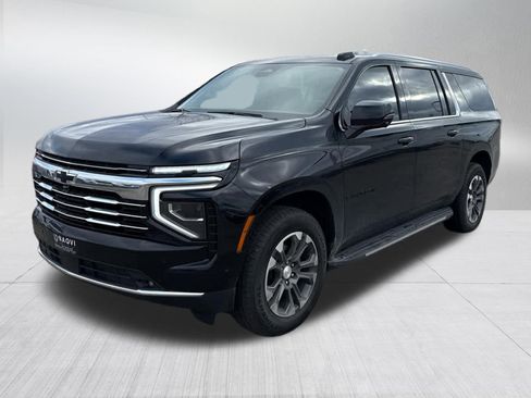 Used 2026 Chevrolet Suburban LT w/ Comfort Package AWD/4WD image 3