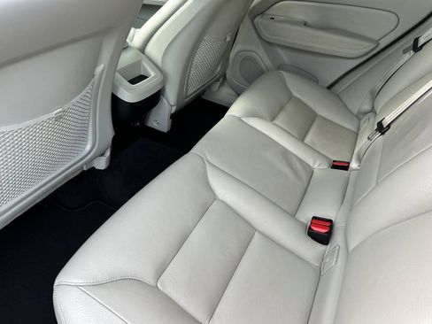 Used 2019 Volvo XC60 T6 Momentum w/ Premium Package image 12