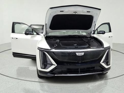 Used 2024 Cadillac Lyriq Sport RWD image 12