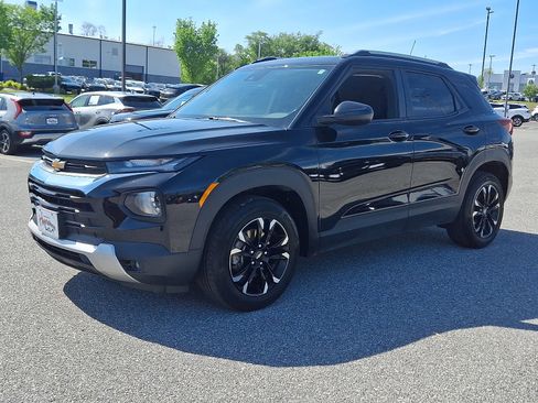 Used 2023 Chevrolet TrailBlazer LT FWD image 3