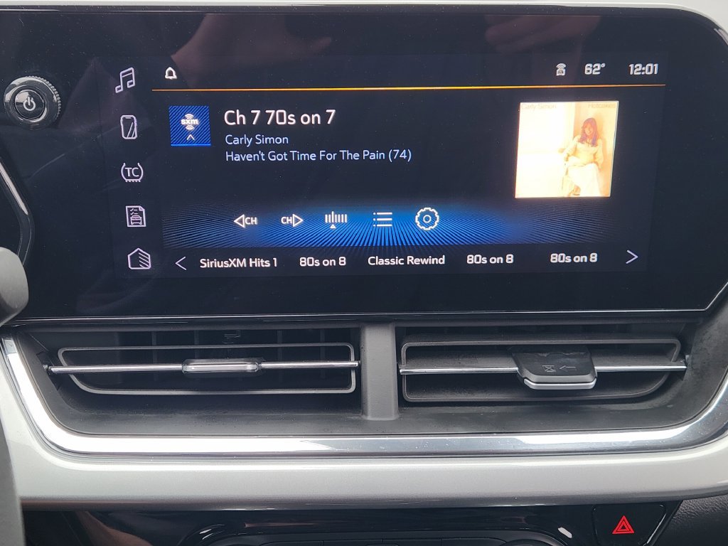 Used 2025 Chevrolet Trax LT FWD image 16