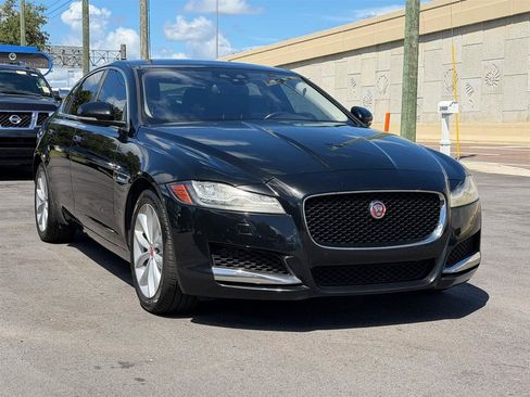 Used 2018 Jaguar XF Premium RWD image 7