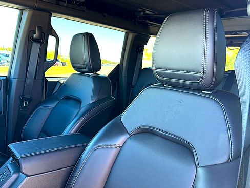 Used 2025 Ford Bronco Outer Banks AWD/4WD image 14