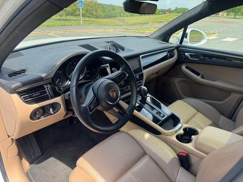 Certified 2023 Porsche Macan Turbo AWD/4WD image 12