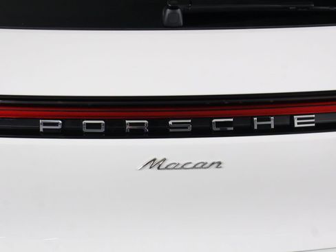 Certified 2026 Porsche Macan AWD/4WD image 22
