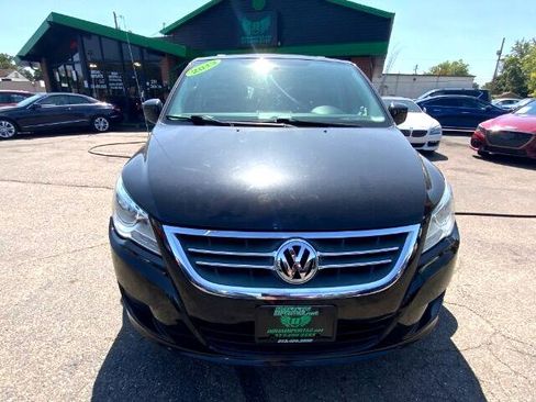 Used 2013 Volkswagen Routan SE image 1