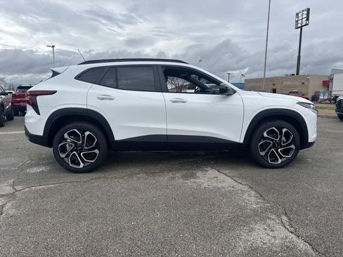 New 2026 Chevrolet Trax RS w/ Driver Confidence Package image 9