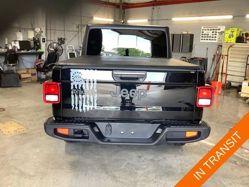 Used 2022 Jeep Gladiator Sport AWD/4WD image 4