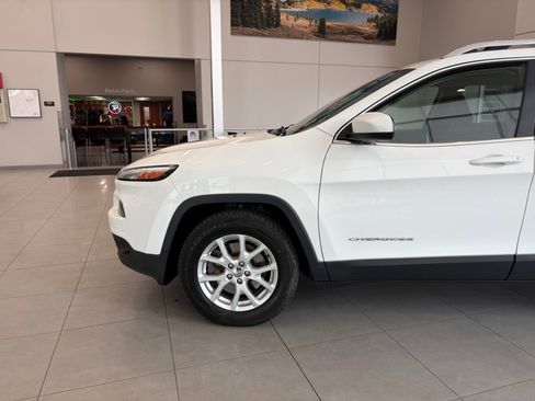 Used 2015 Jeep Cherokee Latitude w/ Cold Weather Group image 9